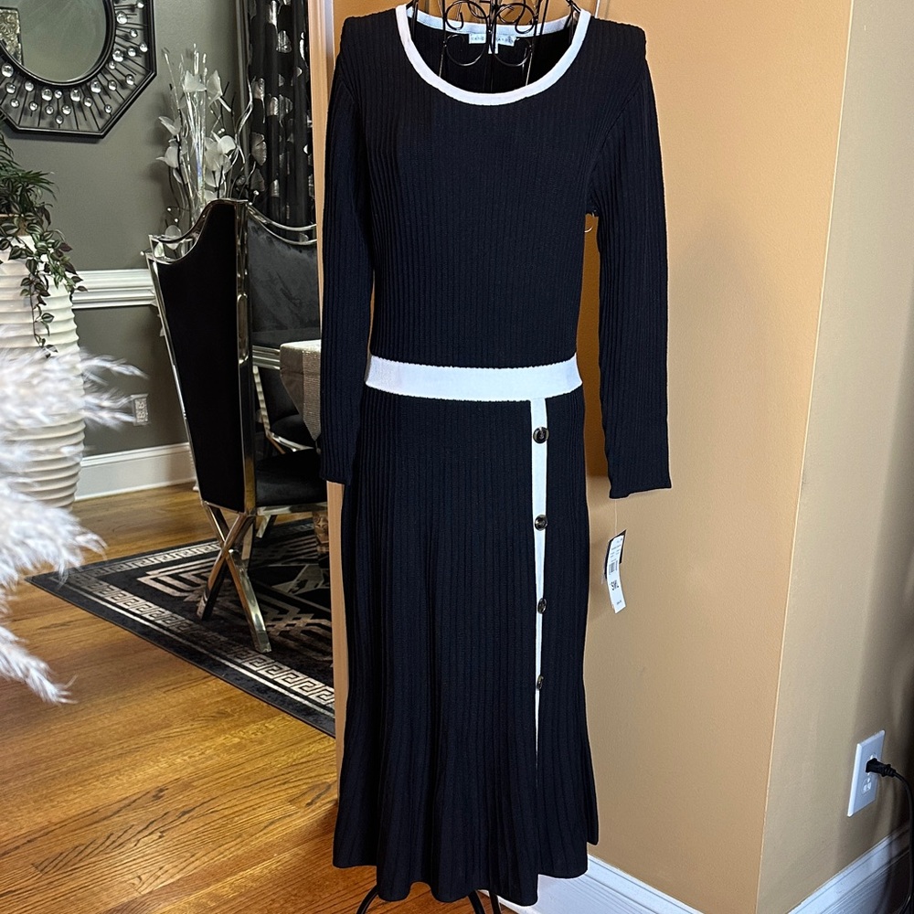 Sandra Darren Black and White Long Sleeve Dress